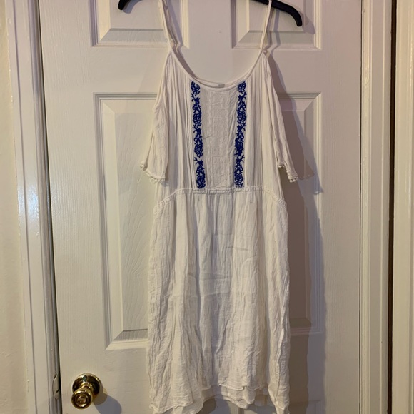 White dress - Picture 2 of 2